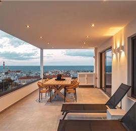 3 bedroom penthouse apartment with pool in Chania town, sleeps 6